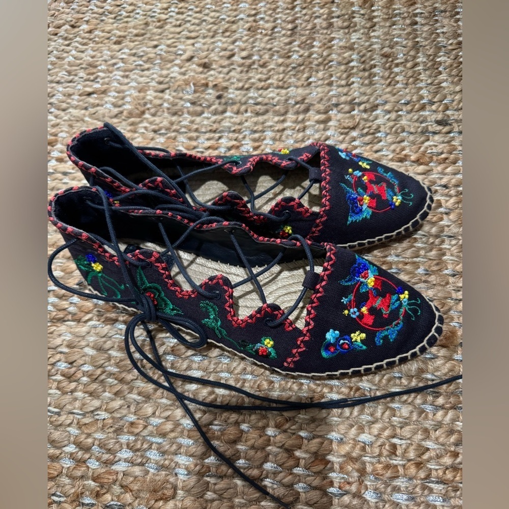 Tory Burch black embroidered espadrilles 5.5 - Picture 3 of 7